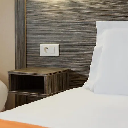 Hotel The Originals City, L'acropole, Saint-etienne Sud