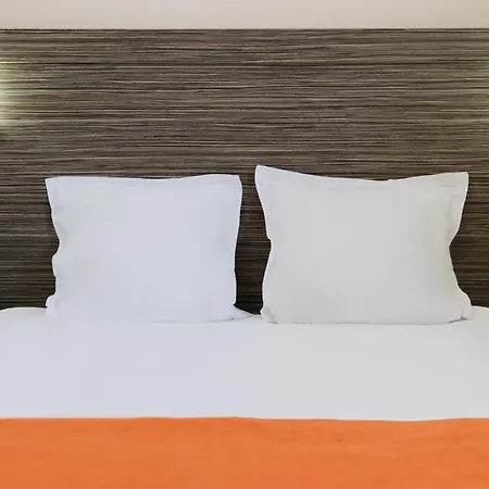 Hotel The Originals City, L'acropole, Saint-etienne Sud 3*